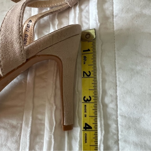 Champagne pink heels by Boohoo. Heel 4.25 in. Size 40 EU / 9.5 US - Picture 8 of 9